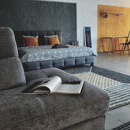 21 Suites Deluxe Stay Near The Airport Markópoulon Exteriör bild