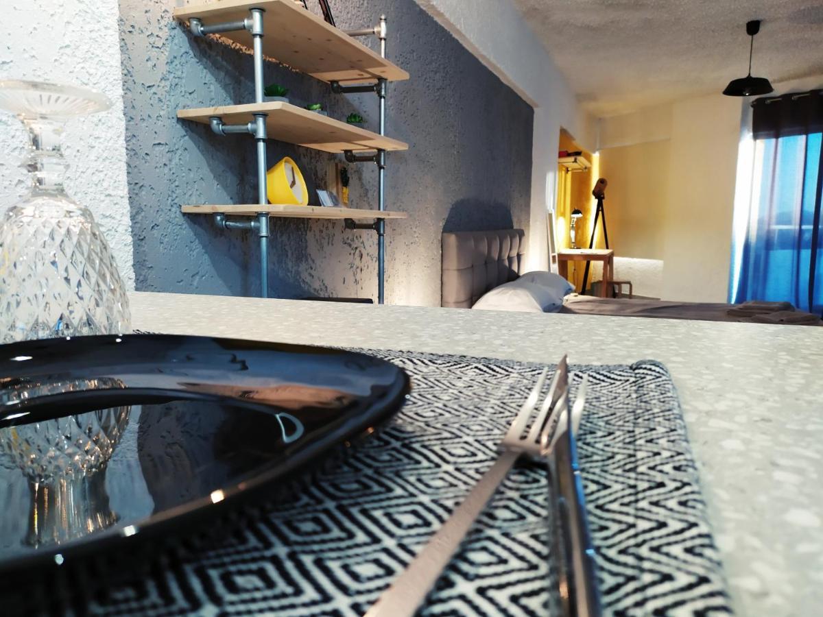 21 Suites Deluxe Stay Near The Airport Markópoulon Exteriör bild