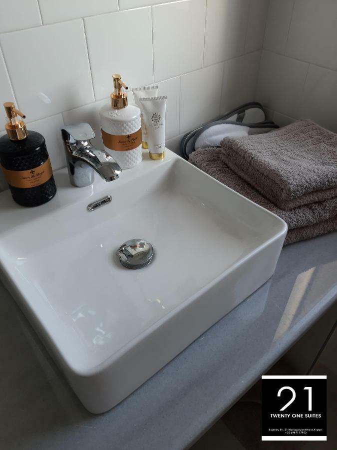 21 Suites Deluxe Stay Near The Airport Markópoulon Exteriör bild