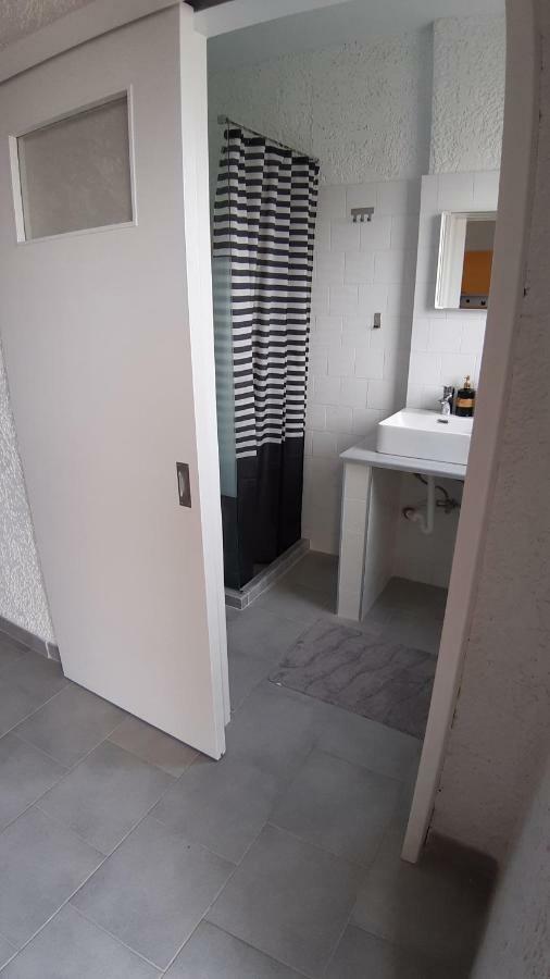 21 Suites Deluxe Stay Near The Airport Markópoulon Exteriör bild
