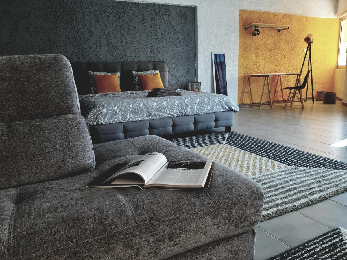 21 Suites Deluxe Stay Near The Airport Markópoulon Exteriör bild
